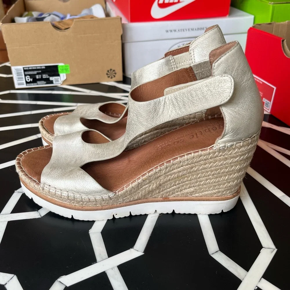 Gentle Souls by Kenneth Cole Metallic Gold Elyssa Easy T-Strap Platform Sandals